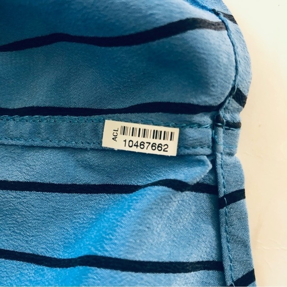 Equipment Femme Woman’s 100%Silk Stripe Buttons Front Long Sleeves Blouse Size M - Picture 8 of 12